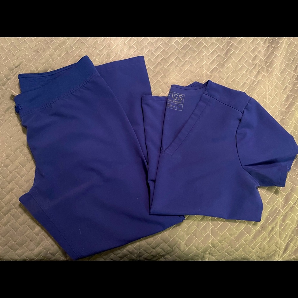 FIGS Scrubs Set